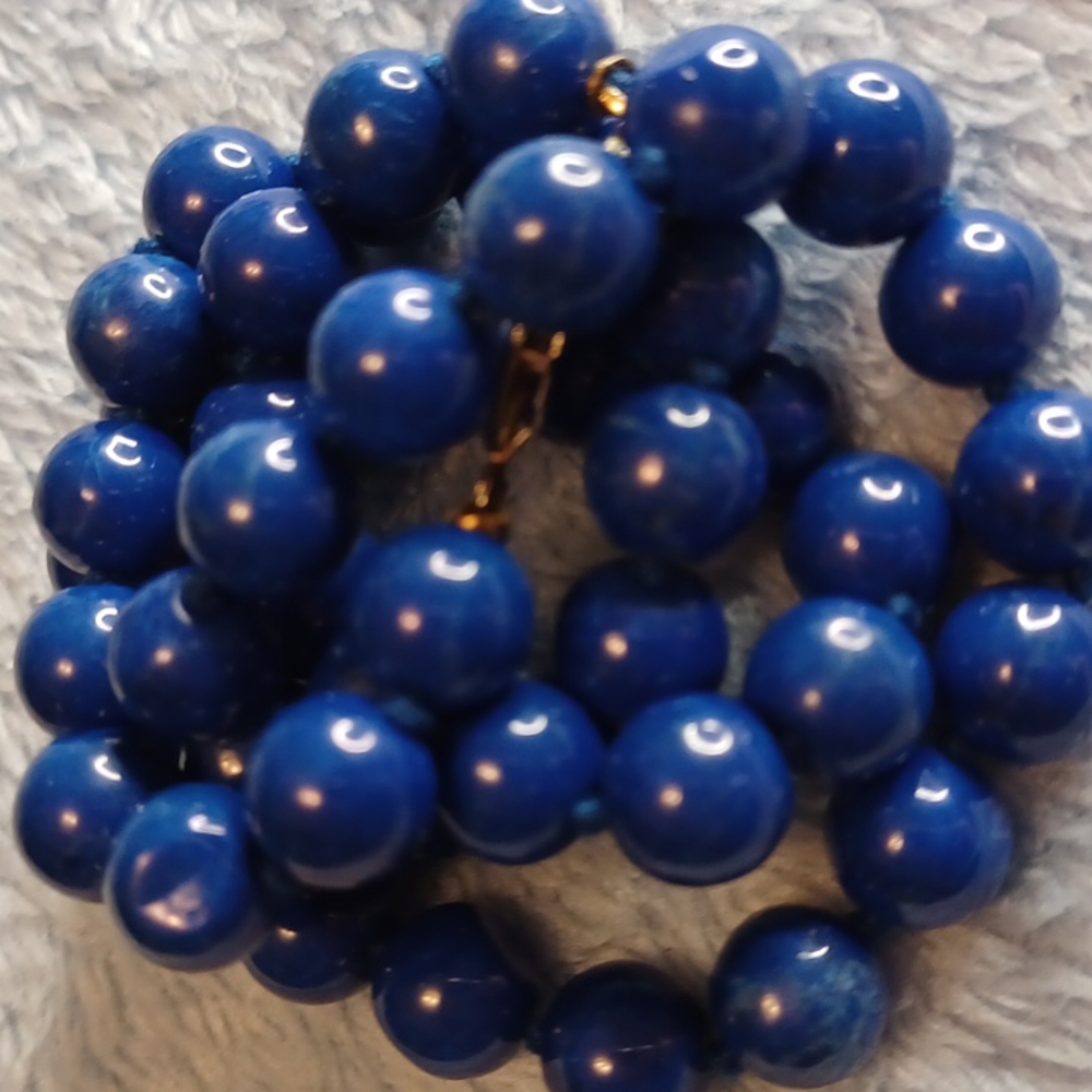 Vintage lapis lazuli necklace.